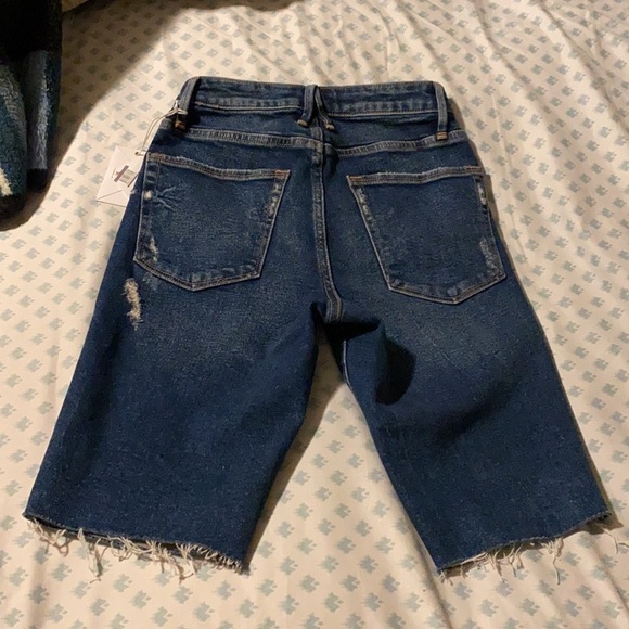 Good American high waisted denim bermudas raw hem - Picture 3 of 5